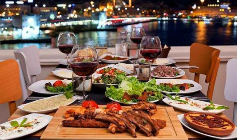 BOSPHORUS STEAK & TURKISH NIGHT SHOW CRUISE- FRONT STAGE TABLE WİTH ALCOHOL