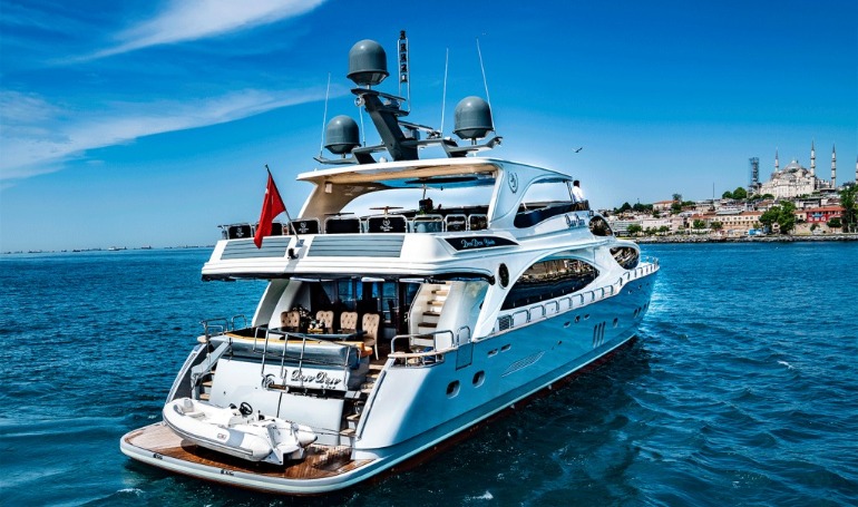 3 HOURS LUXURY BOSPHORUS DINNER OR LUNCH IN PRIVATE YACHT - NON ALCOHOL- MIN. 10 PERSON