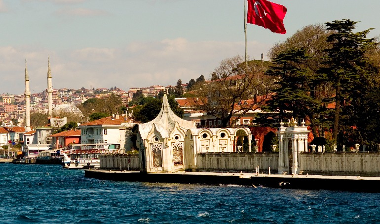 Dolmabahce Palace with Bosphorus Cruise and Bus Sightseeing tour